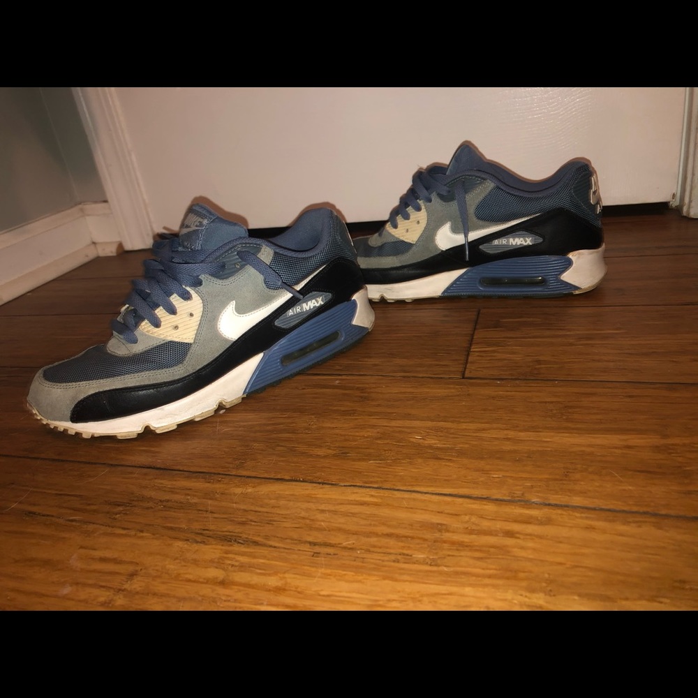 Rare colorway Nike air max 90s. Size 10